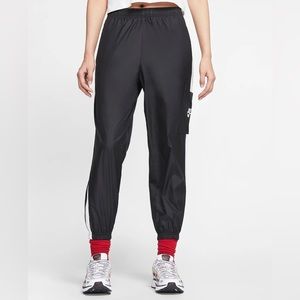 NWT Nike Woven Cargo Jogger Pants Black White Women’s Large L Athletic